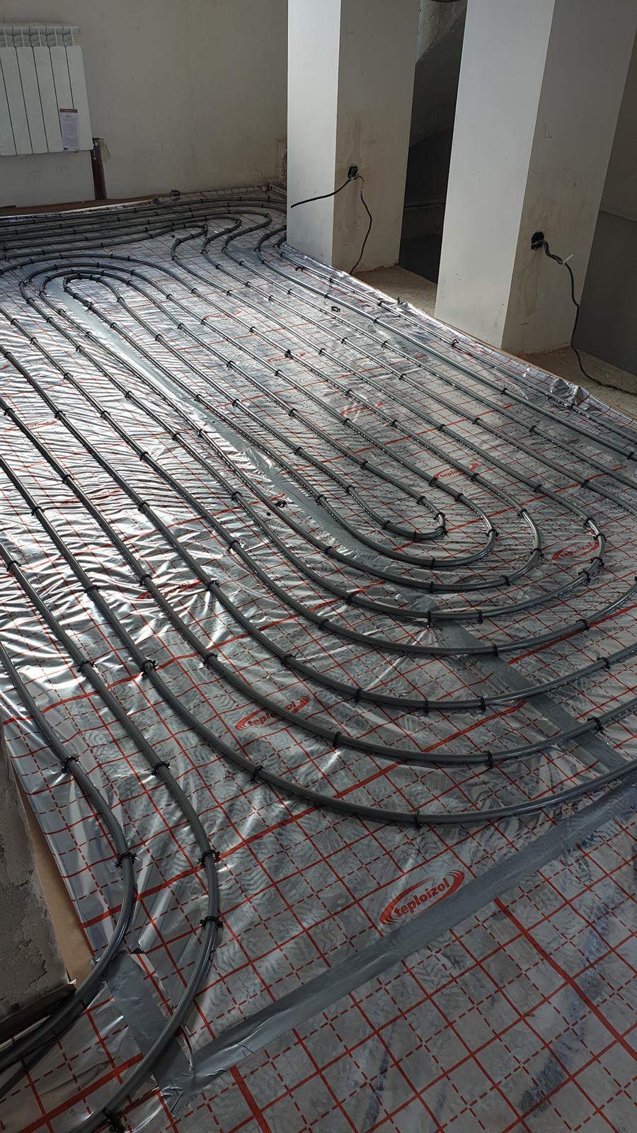 Hydronic radiant floor heating tubing